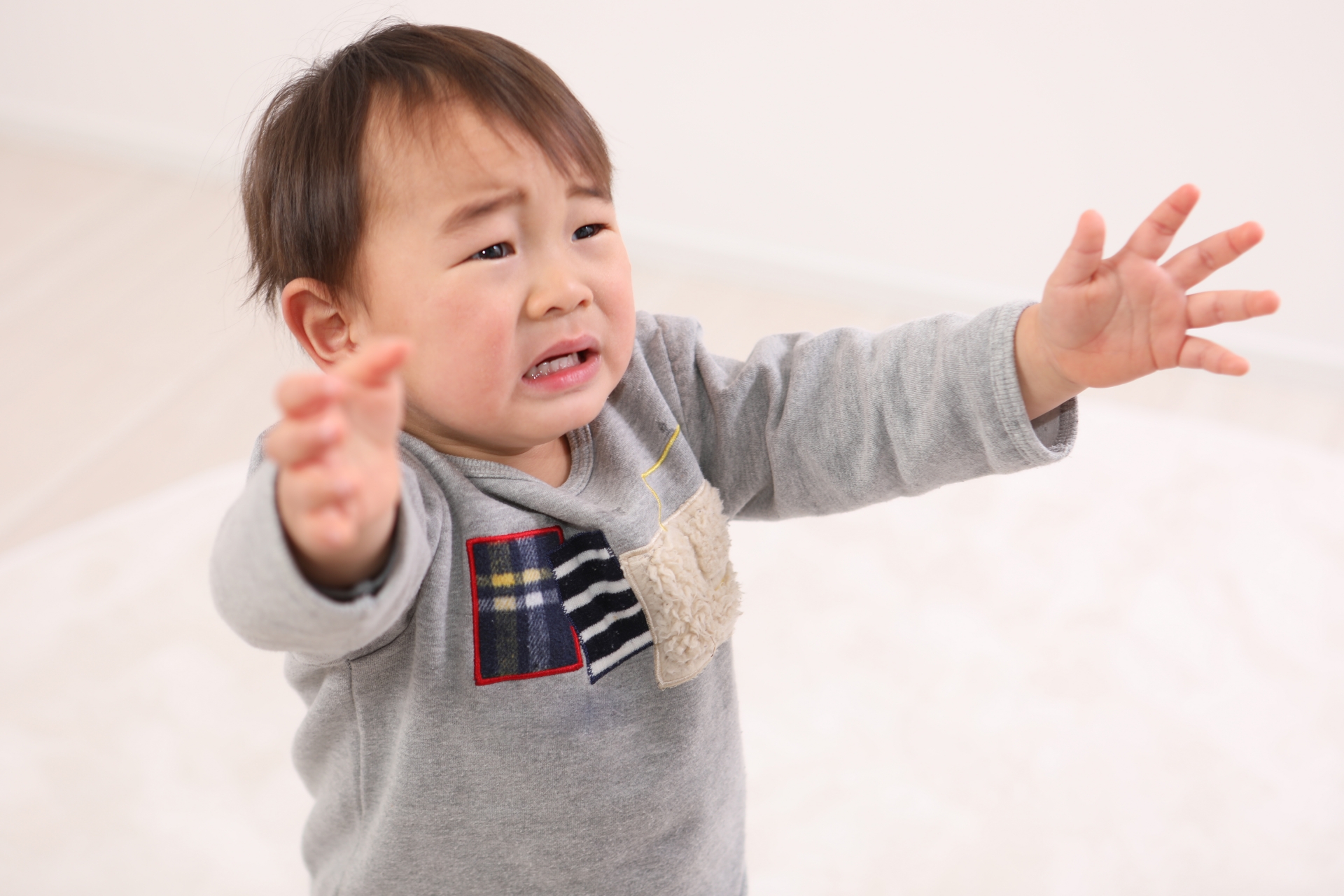 子どもが抱っこ抱っことなったり、手がかかるので家事が進みません。どうしたらいいですか